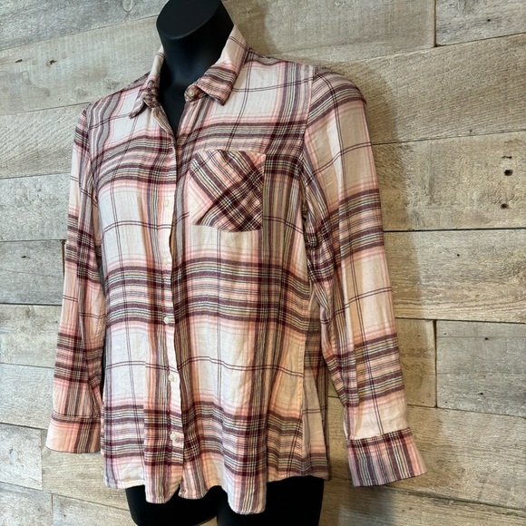 🛍️3/$30 Gap women’s button up pink  plaid shirt in‎ size large - Picture 2 of 7